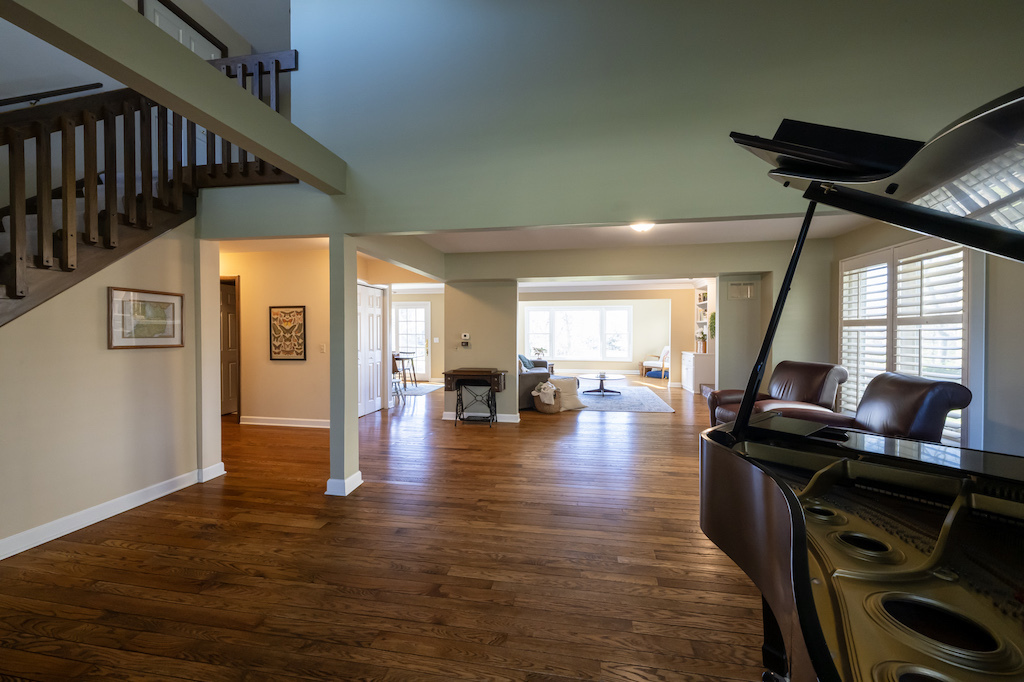 833 Huntleigh Drive, Naperville, IL 60540