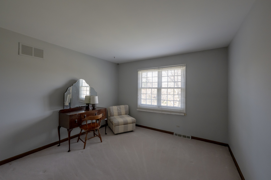833 Huntleigh Drive, Naperville, IL 60540