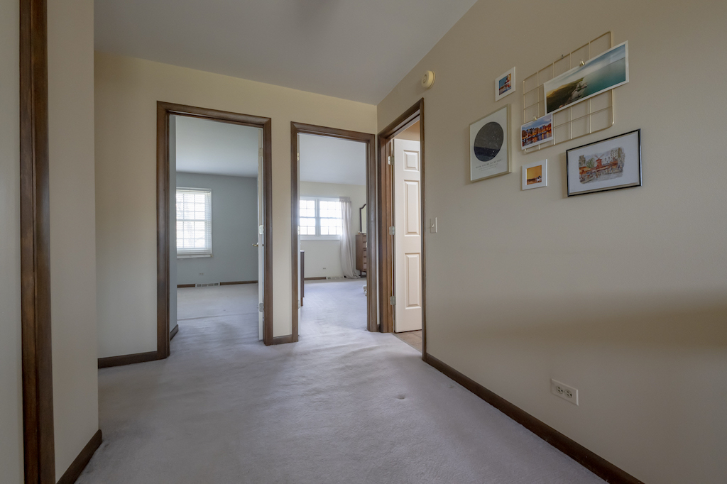 833 Huntleigh Drive, Naperville, IL 60540