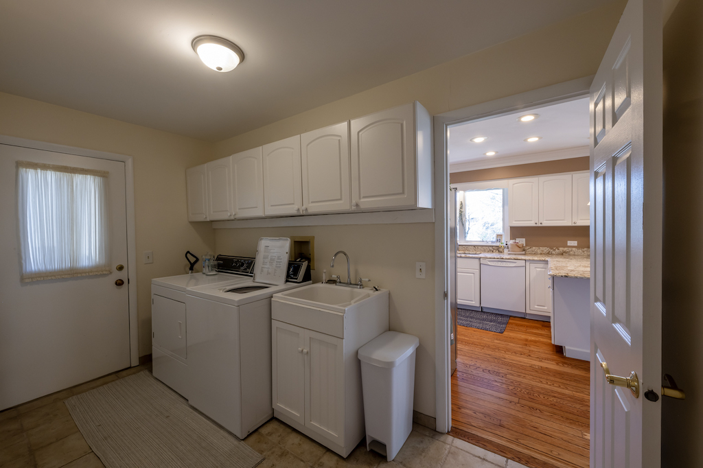 833 Huntleigh Drive, Naperville, IL 60540