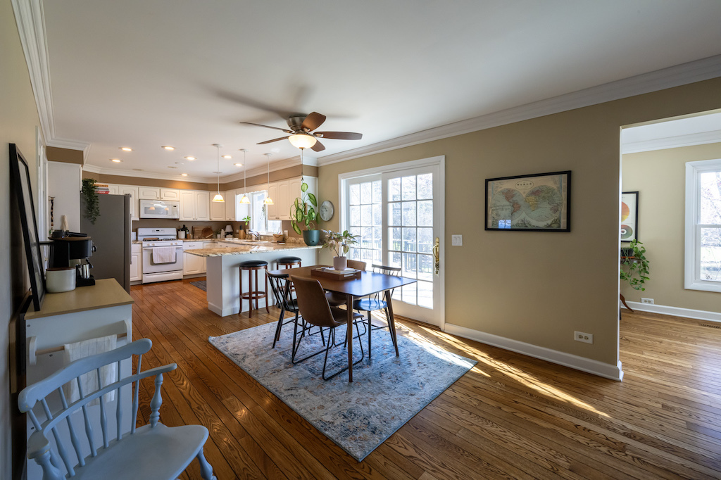 833 Huntleigh Drive, Naperville, IL 60540