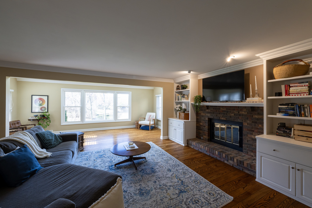 833 Huntleigh Drive, Naperville, IL 60540