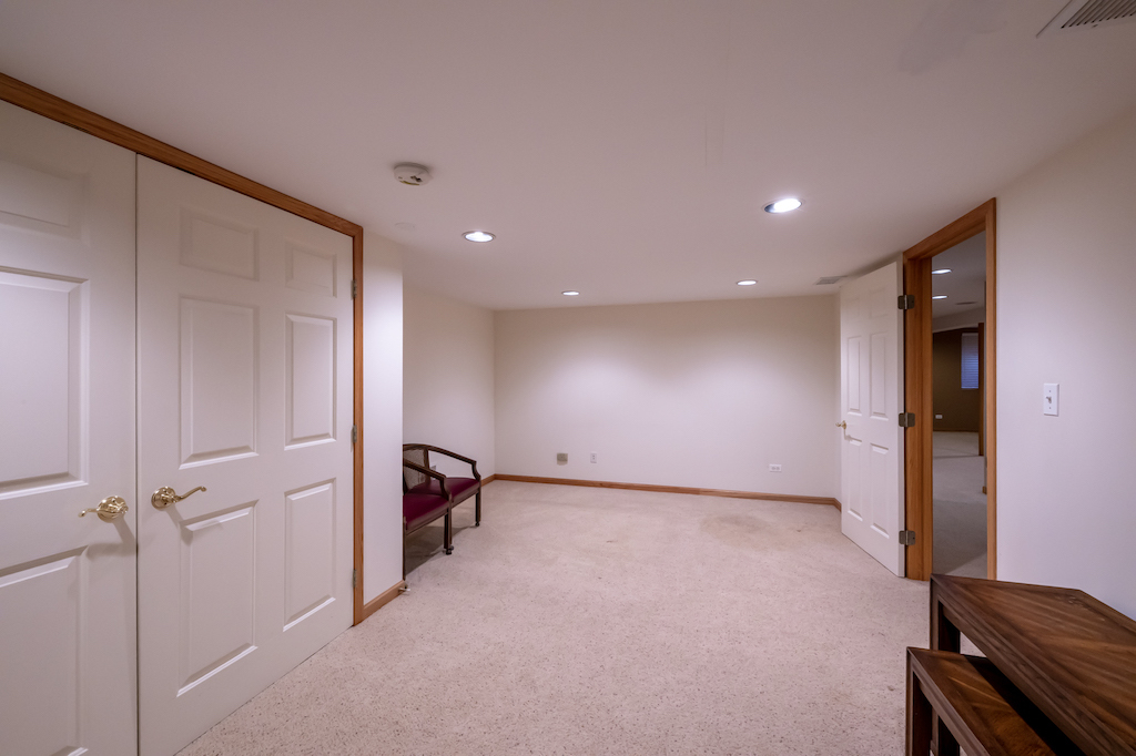 833 Huntleigh Drive, Naperville, IL 60540