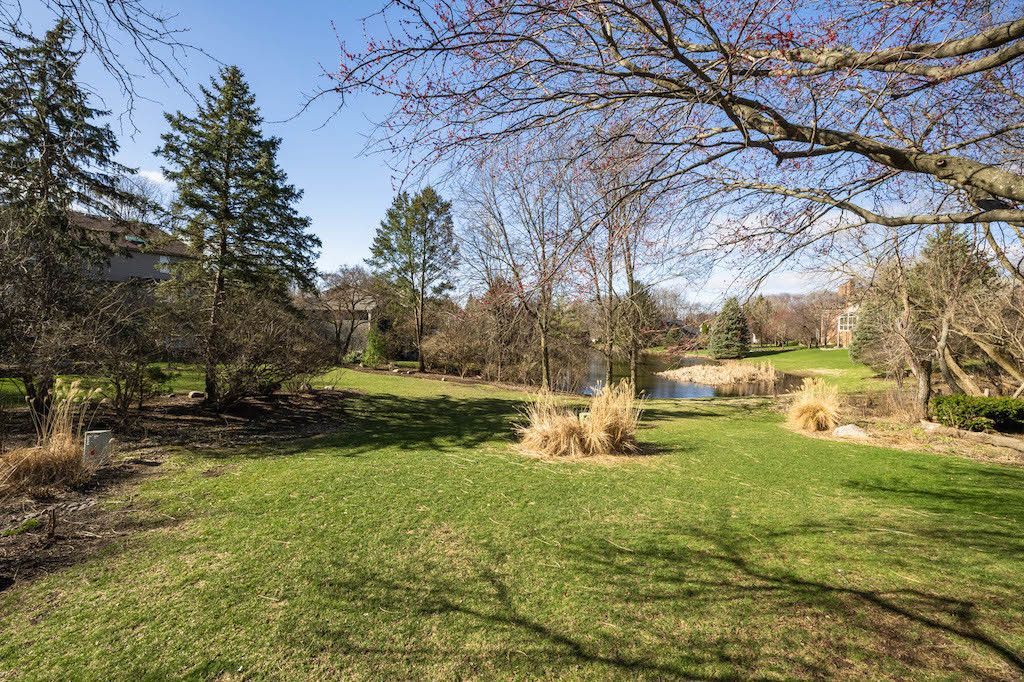 833 Huntleigh Drive, Naperville, IL 60540