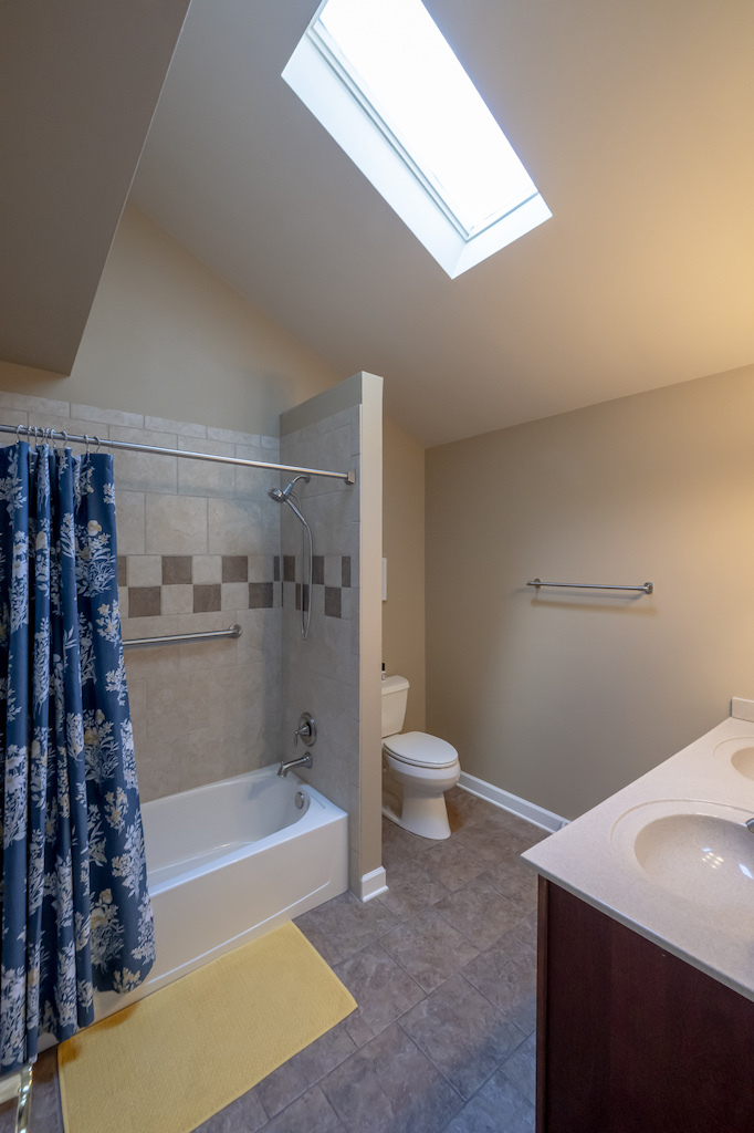 833 Huntleigh Drive, Naperville, IL 60540