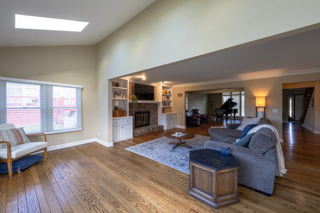 833 Huntleigh Drive, Naperville, IL 60540