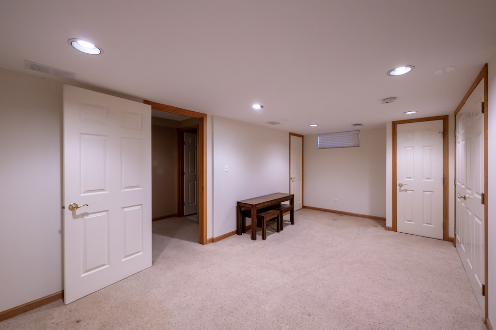833 Huntleigh Drive, Naperville, IL 60540