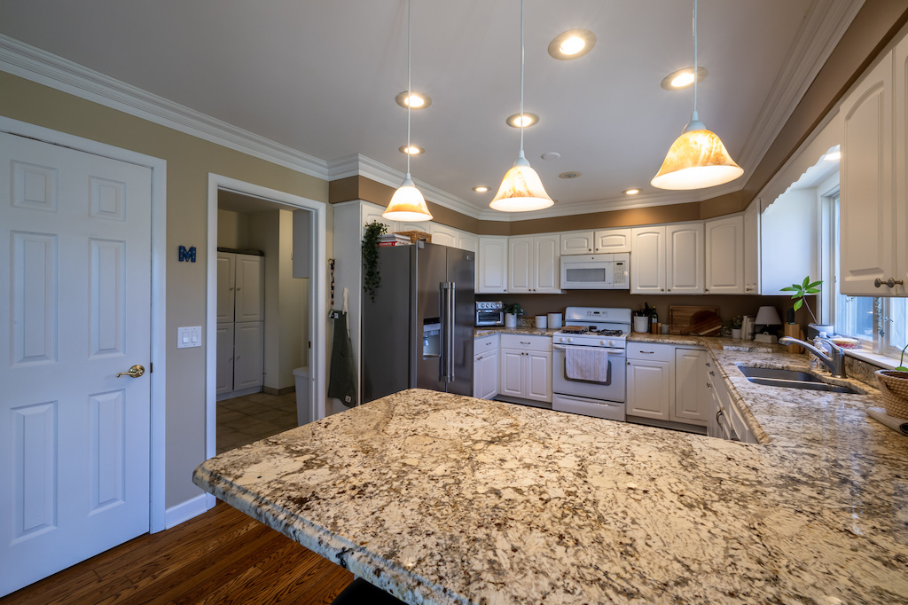 833 Huntleigh Drive, Naperville, IL 60540