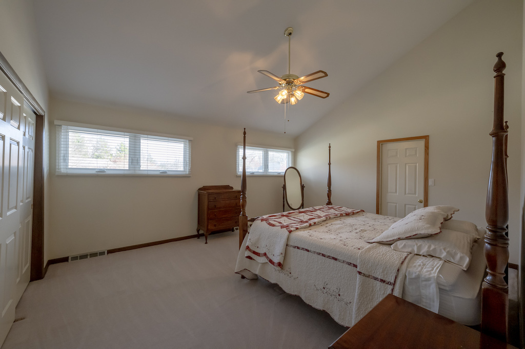 833 Huntleigh Drive, Naperville, IL 60540