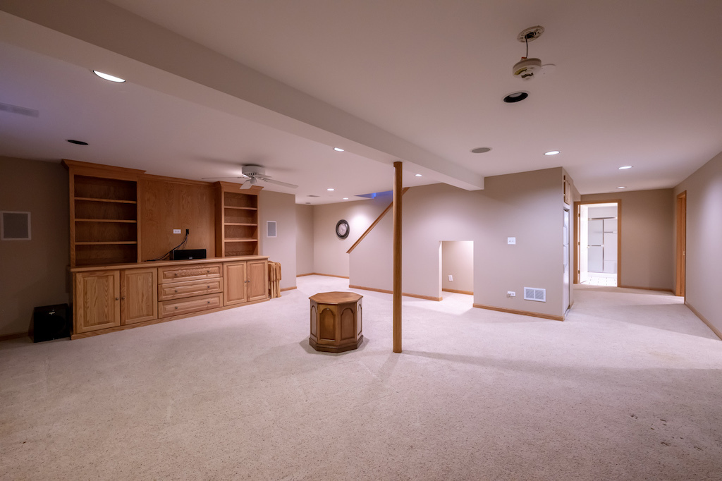 833 Huntleigh Drive, Naperville, IL 60540