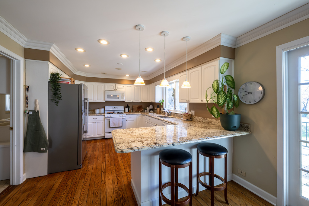 833 Huntleigh Drive, Naperville, IL 60540