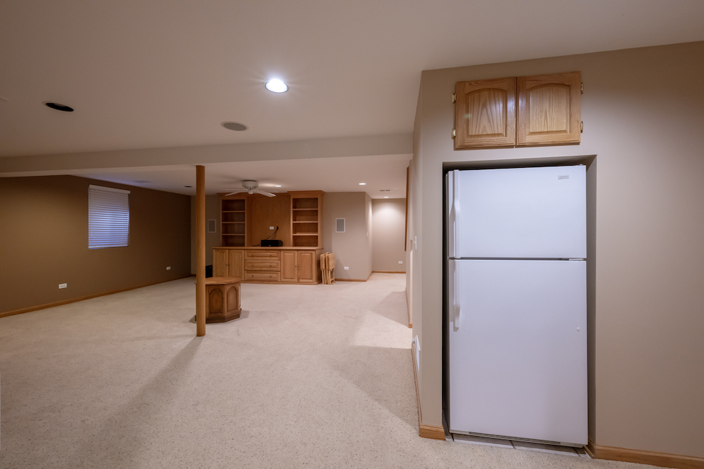 833 Huntleigh Drive, Naperville, IL 60540