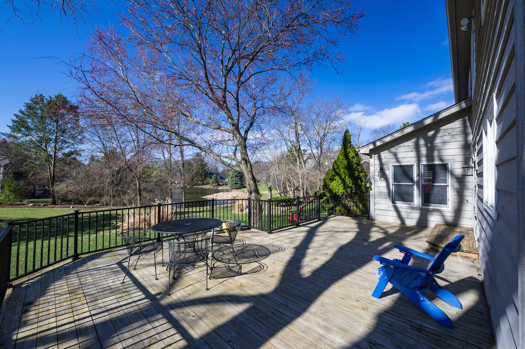 833 Huntleigh Drive, Naperville, IL 60540