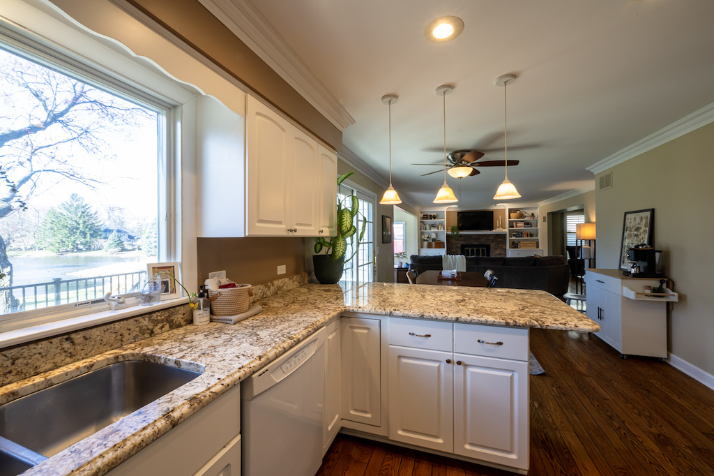 833 Huntleigh Drive, Naperville, IL 60540