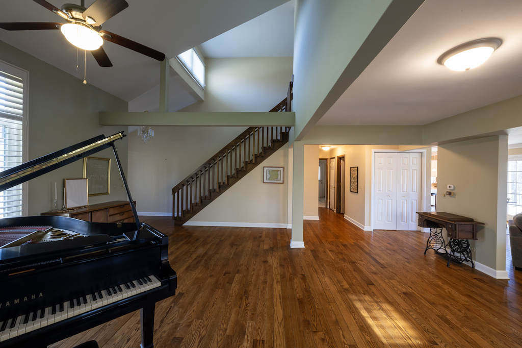 833 Huntleigh Drive, Naperville, IL 60540