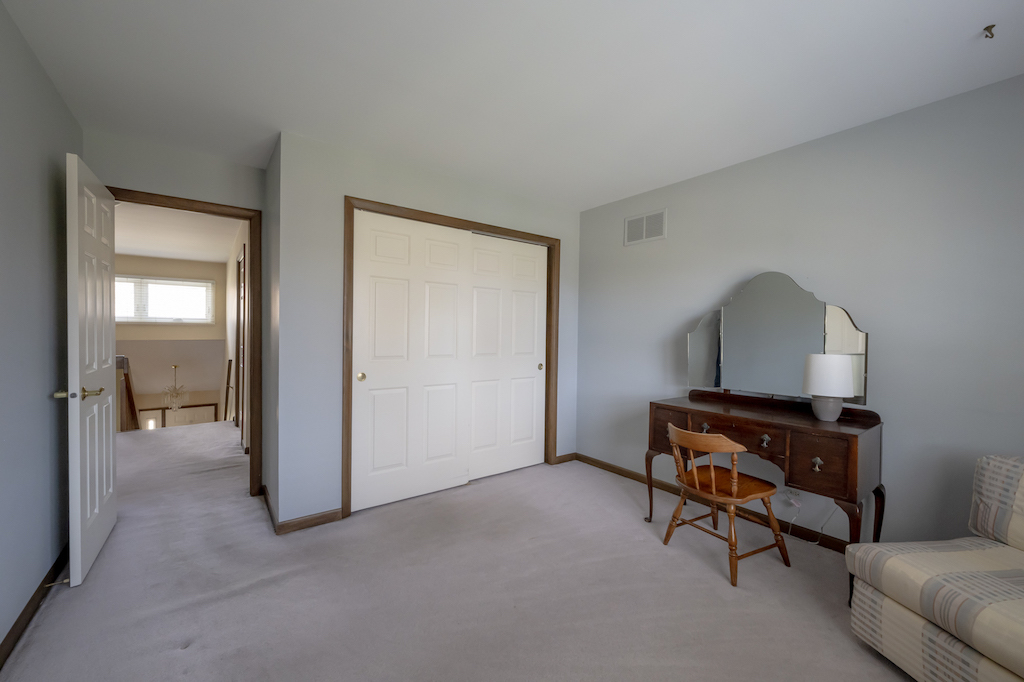 833 Huntleigh Drive, Naperville, IL 60540