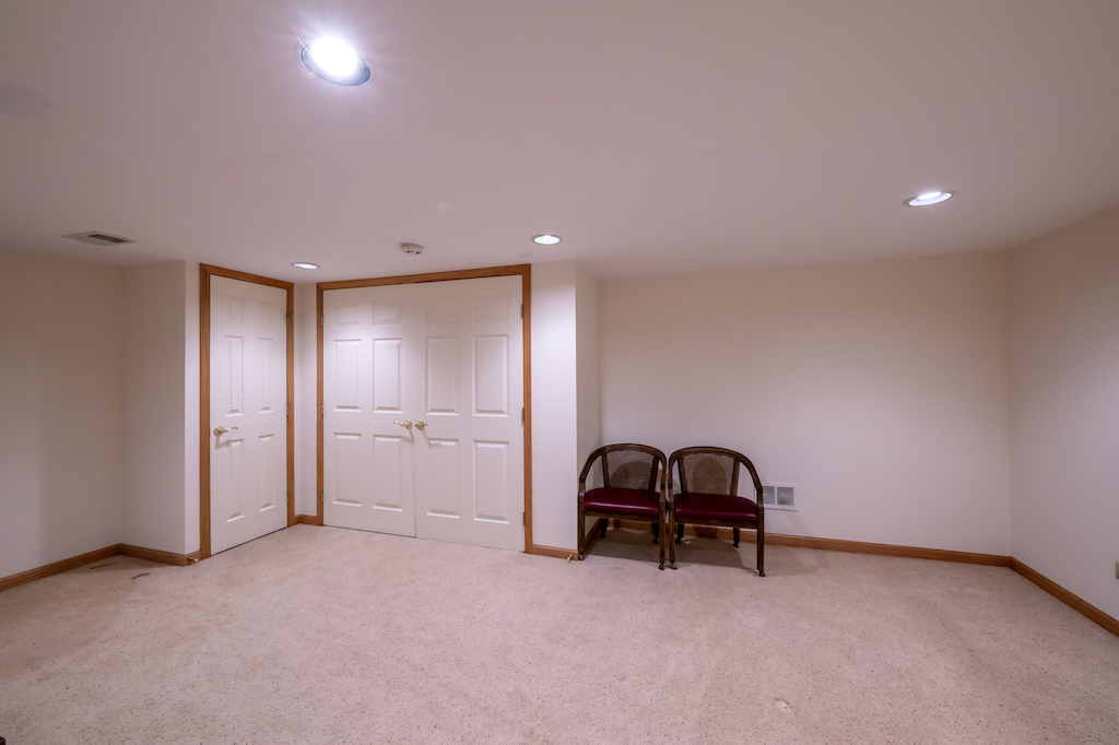 833 Huntleigh Drive, Naperville, IL 60540