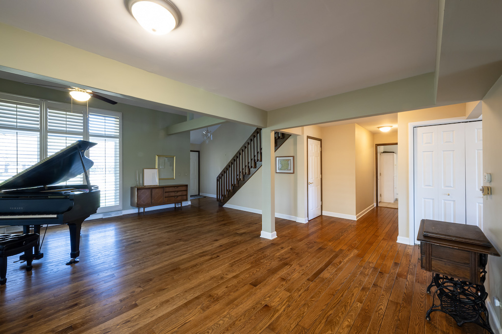 833 Huntleigh Drive, Naperville, IL 60540