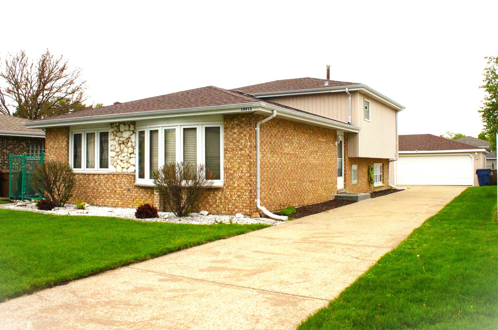 10013 S Menard Avenue, Oak Lawn, IL 60453