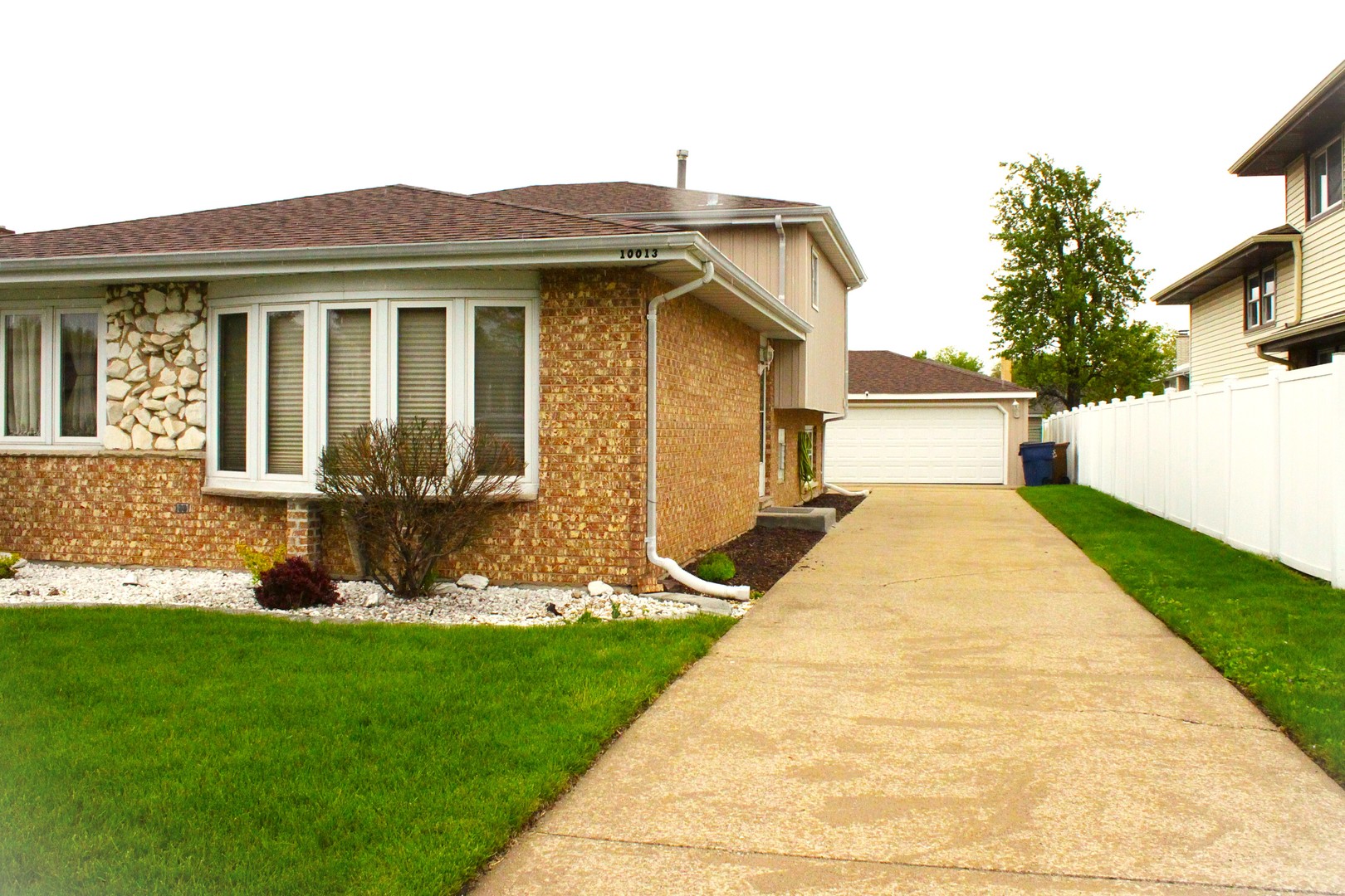 10013 S Menard Avenue, Oak Lawn, IL 60453