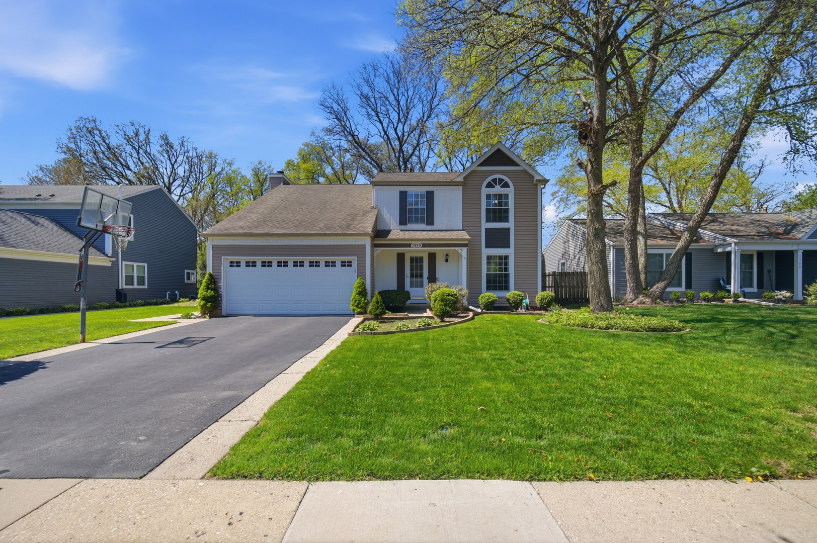 1320 Yellowstone Parkway, Algonquin, IL 60102
