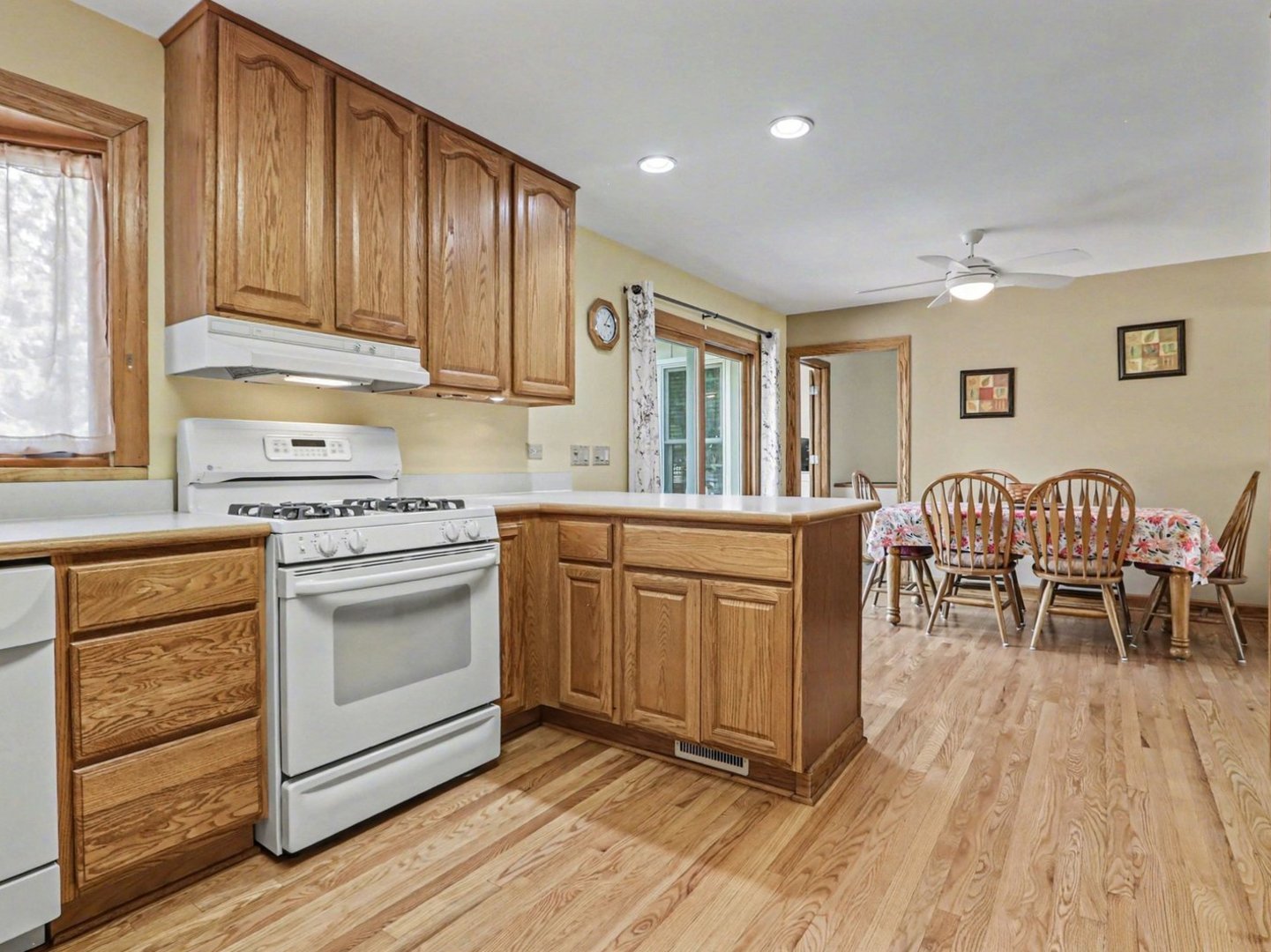 10S287 Alma Lane, Naperville, IL 60564