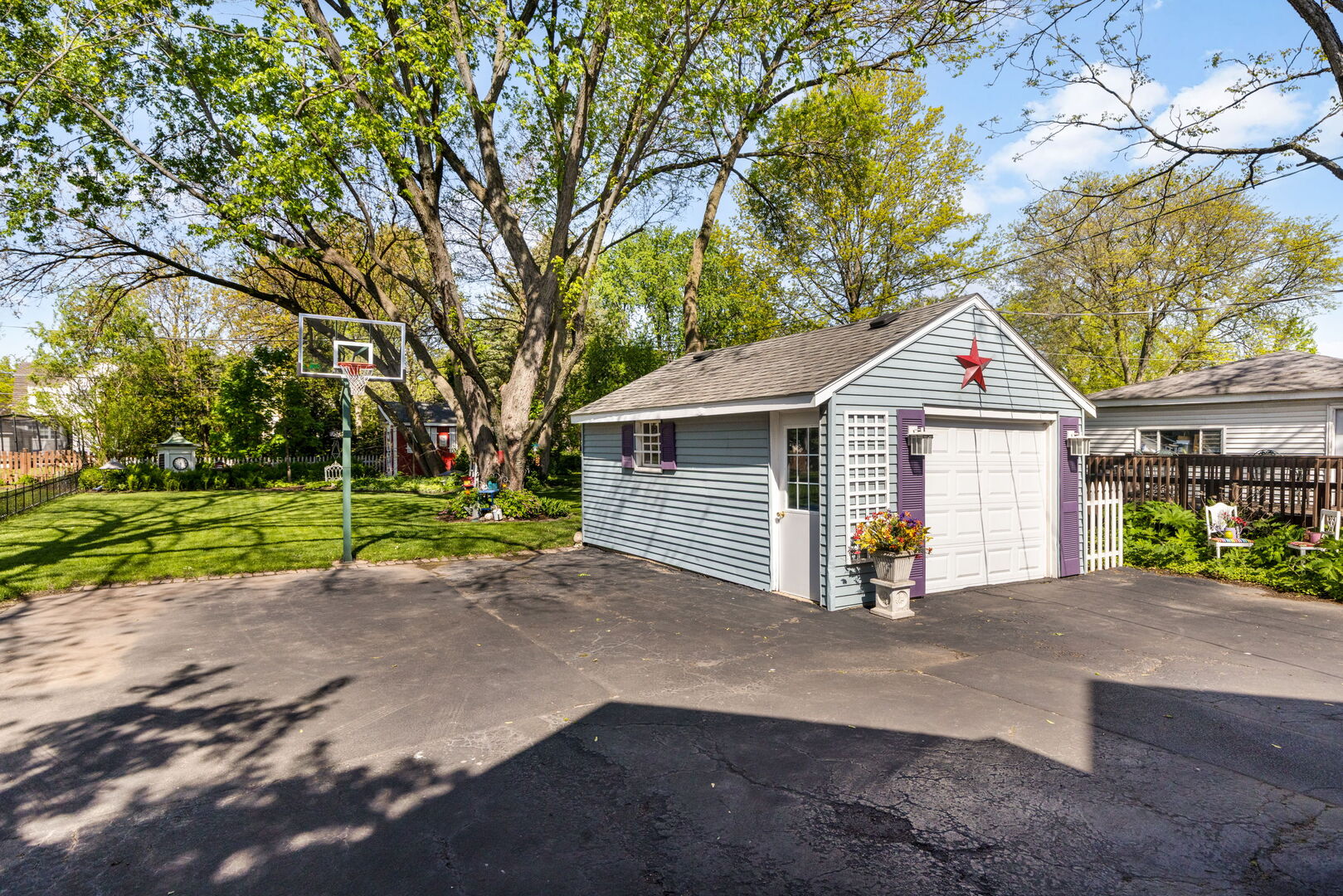 4628 Wolf Road, Western Springs, IL 60558