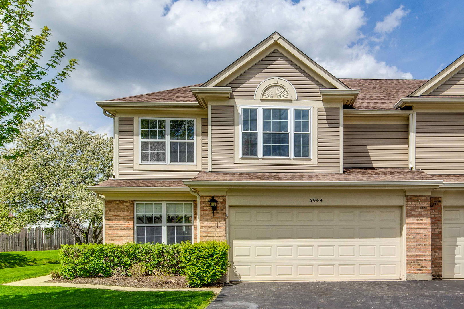 2944 Oak Court #2944, Schaumburg, IL 60193