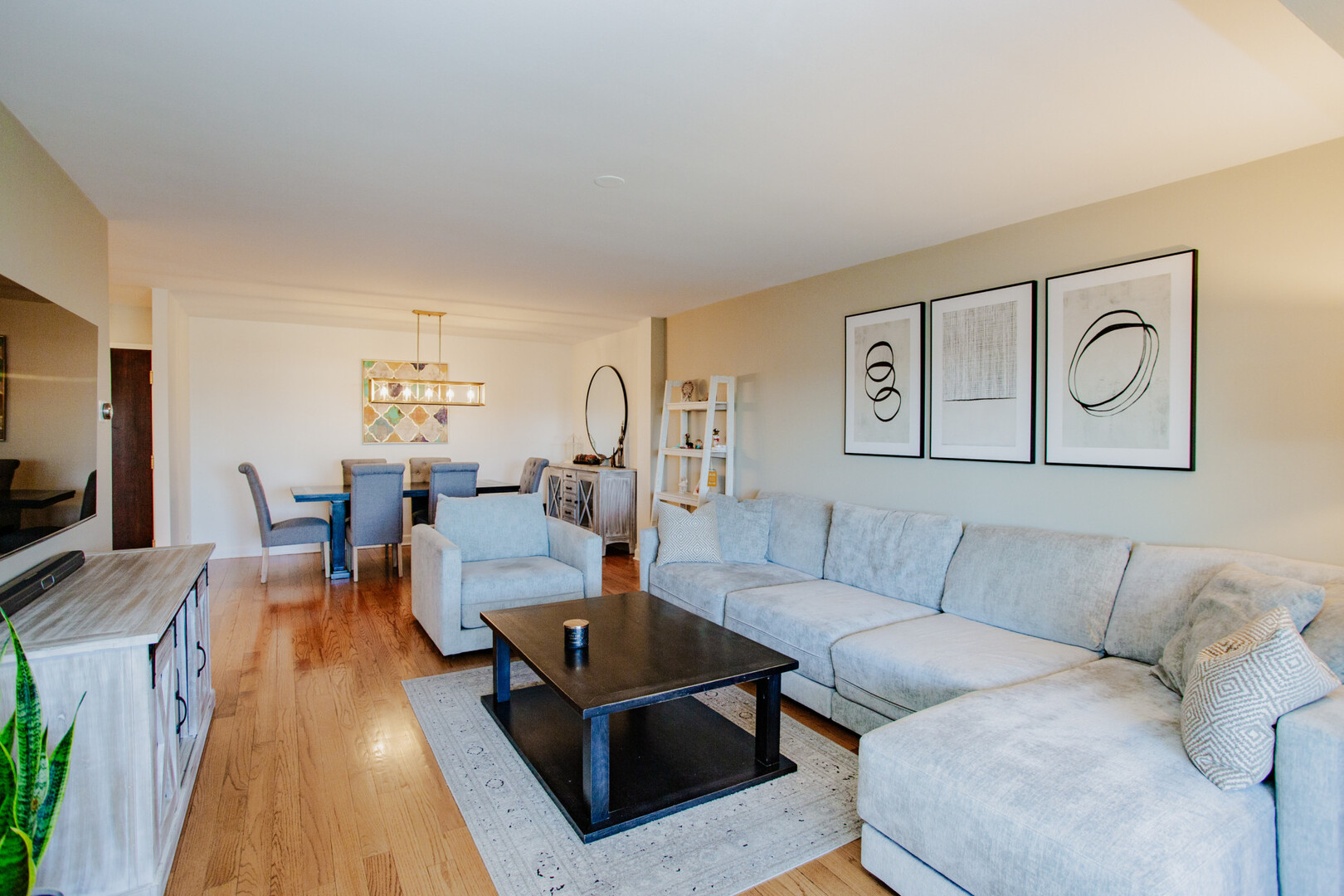1101 S Hunt Club Drive #403, Mount Prospect, IL 60056