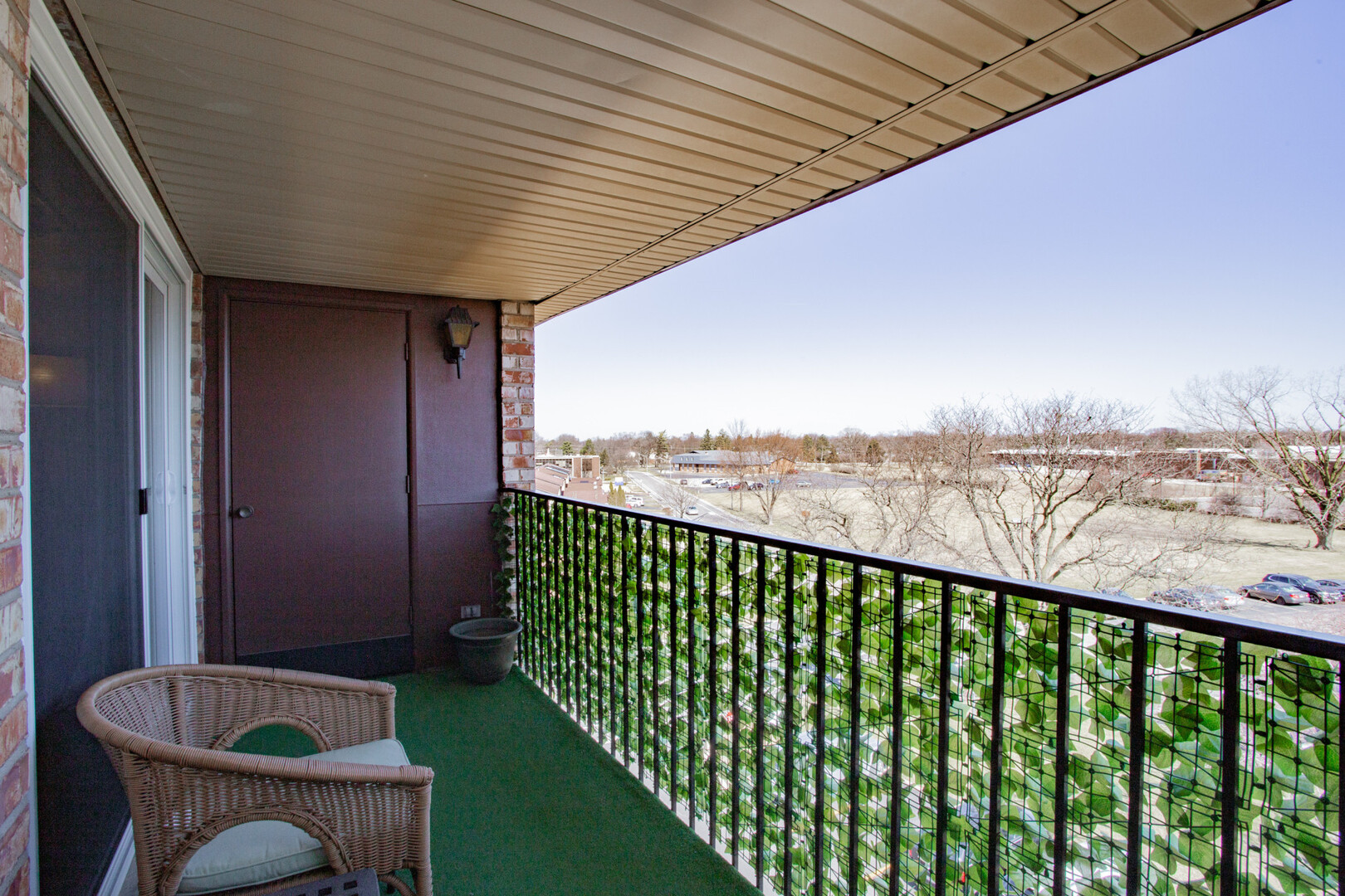 1101 S Hunt Club Drive #403, Mount Prospect, IL 60056