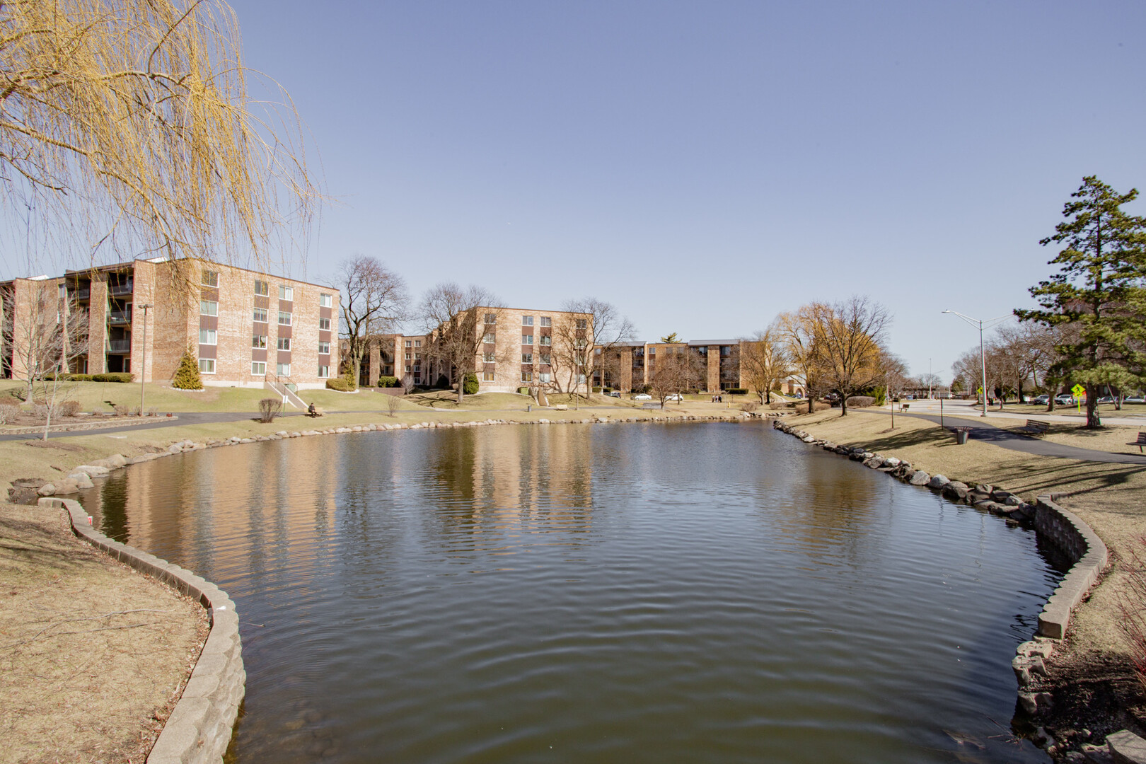 1101 S Hunt Club Drive #403, Mount Prospect, IL 60056