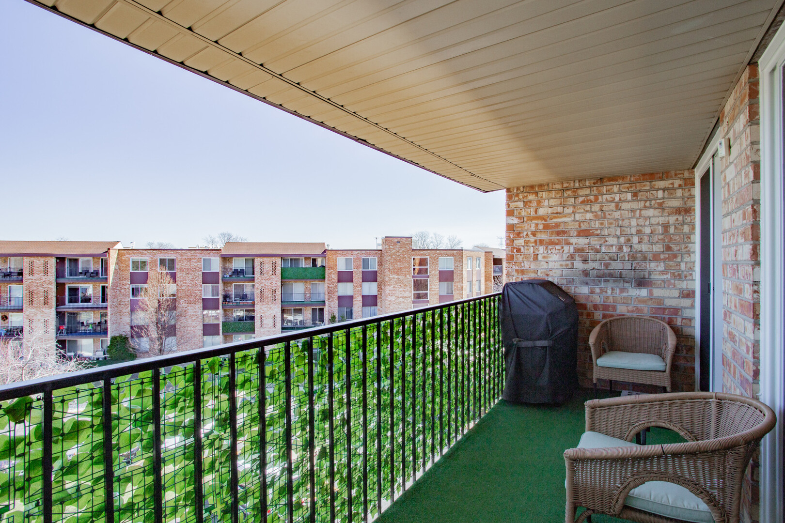1101 S Hunt Club Drive #403, Mount Prospect, IL 60056