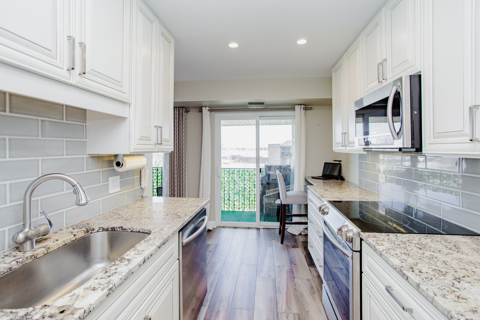 1101 S Hunt Club Drive #403, Mount Prospect, IL 60056