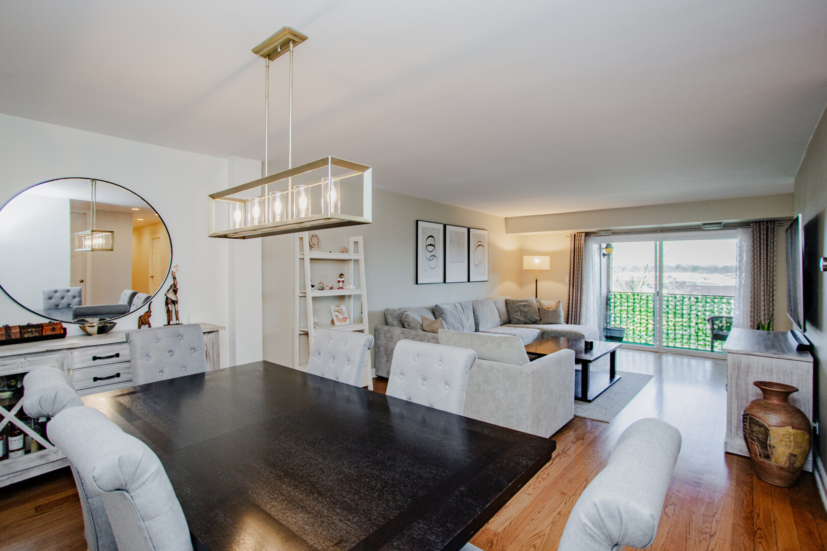 1101 S Hunt Club Drive #403, Mount Prospect, IL 60056