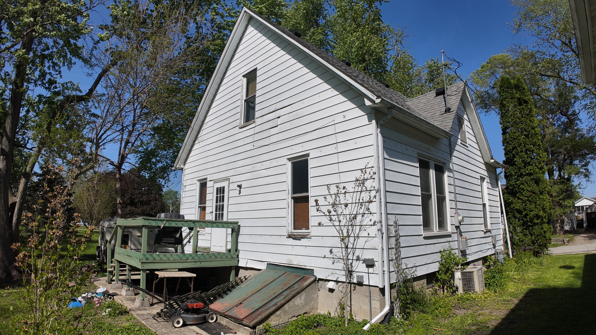 113 S Isabella Street, Clinton, IL 61727