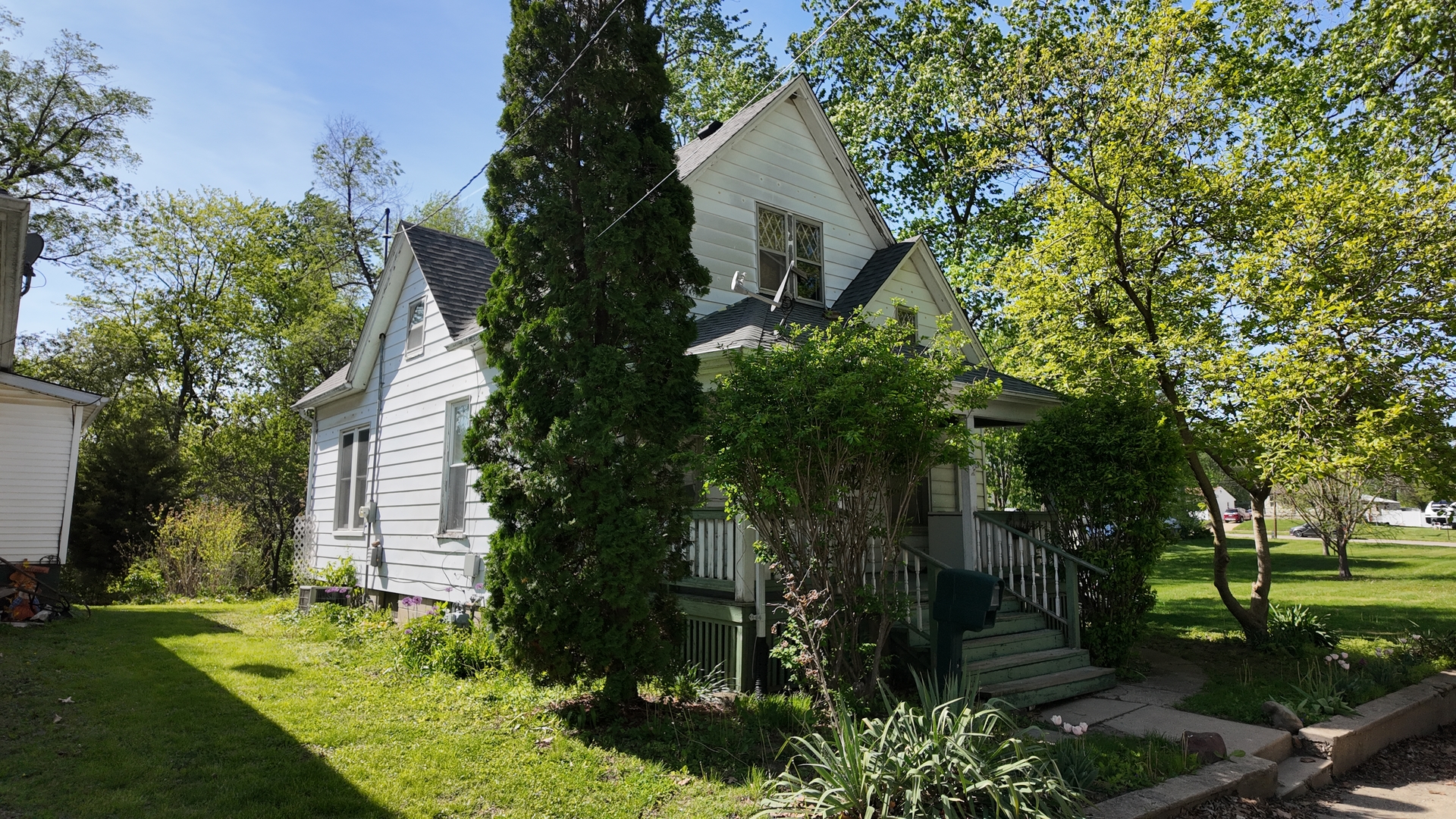 113 S Isabella Street, Clinton, IL 61727