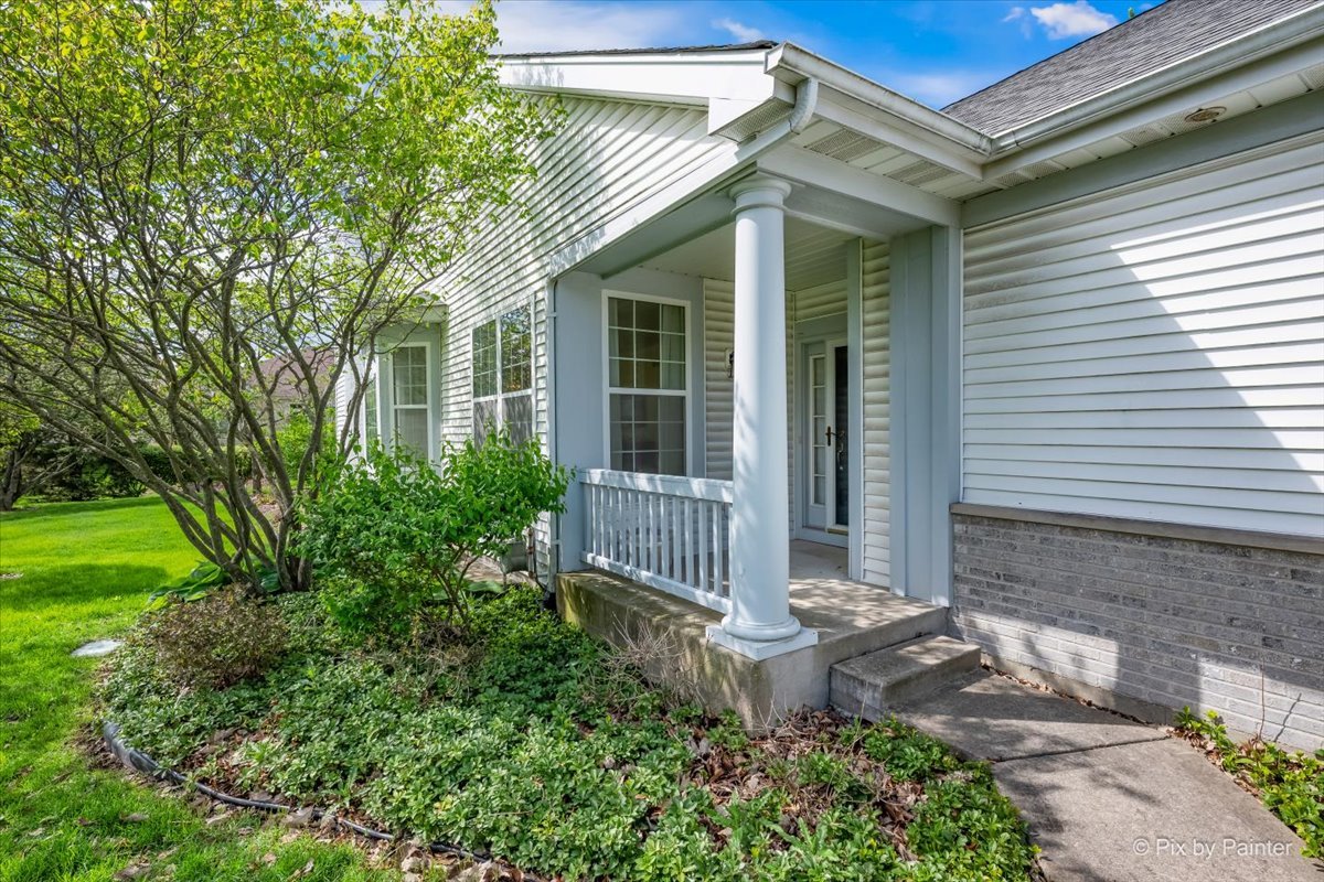 1624 Mansfield Drive, Aurora, IL 60502
