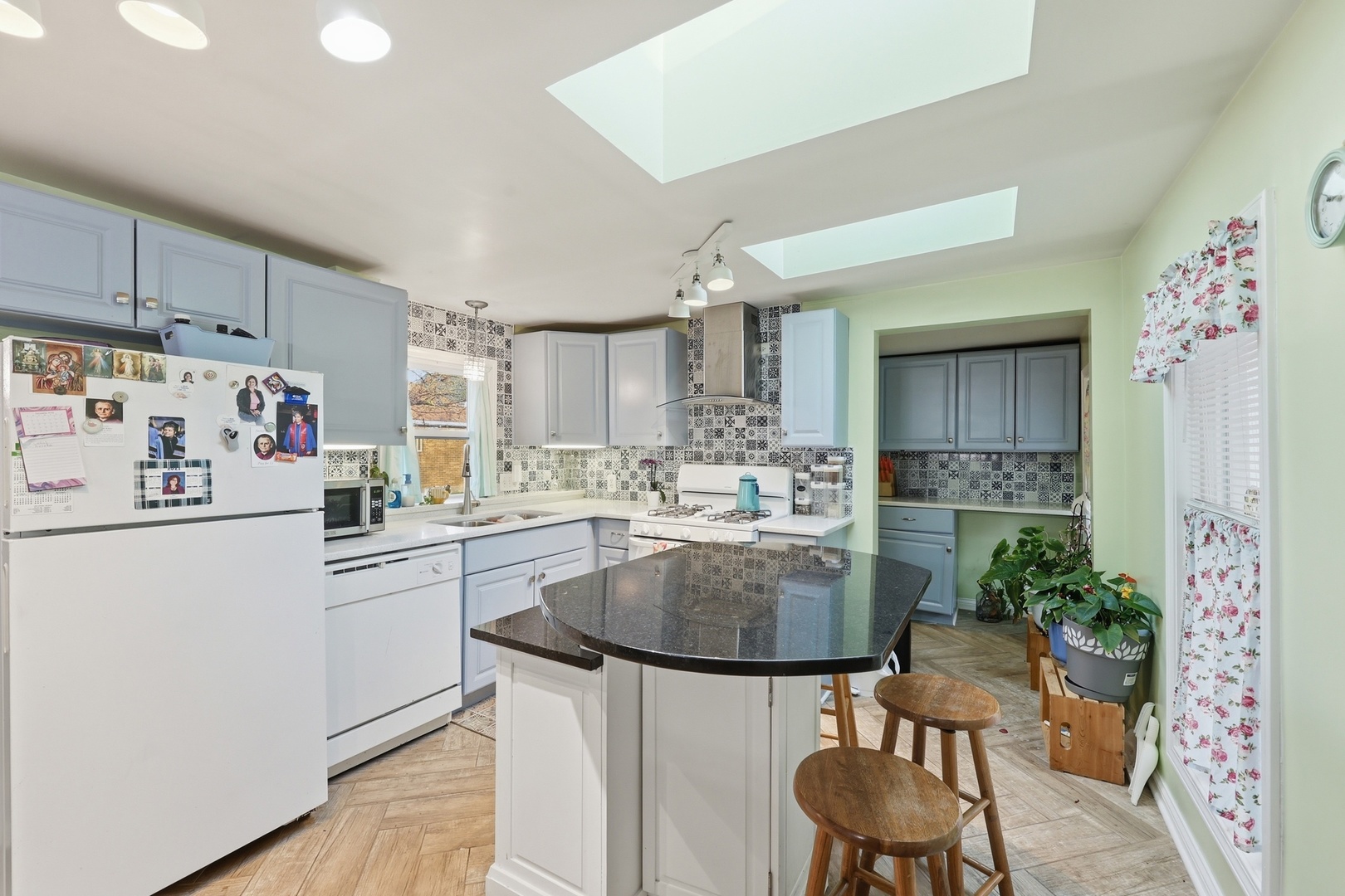515 Oak Street, Elgin, IL 60123