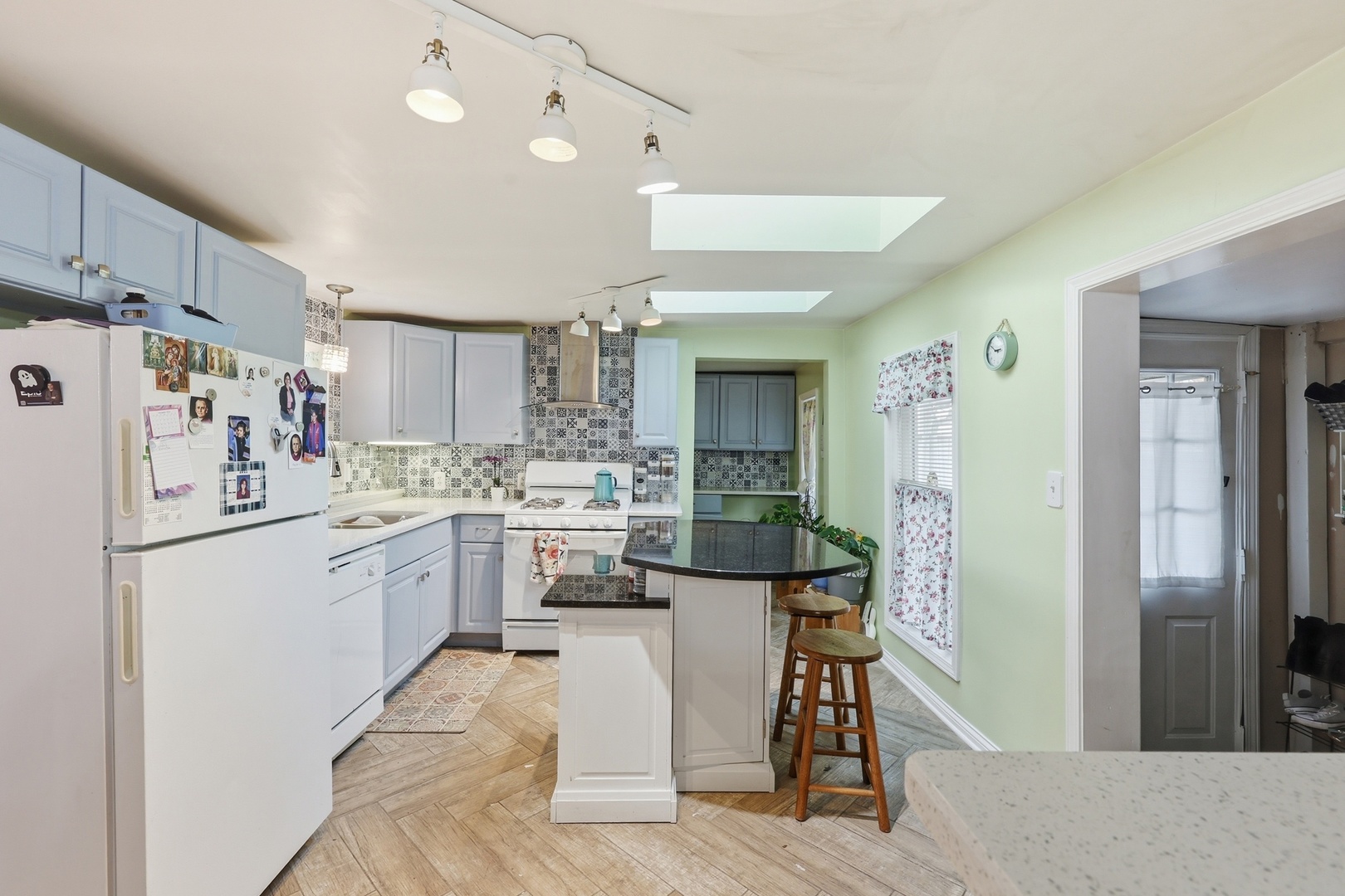 515 Oak Street, Elgin, IL 60123