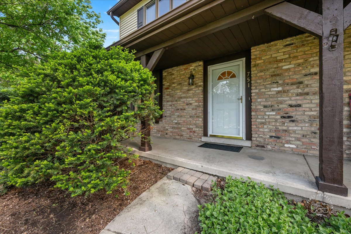 751 Monticello Drive, Naperville, IL 60563
