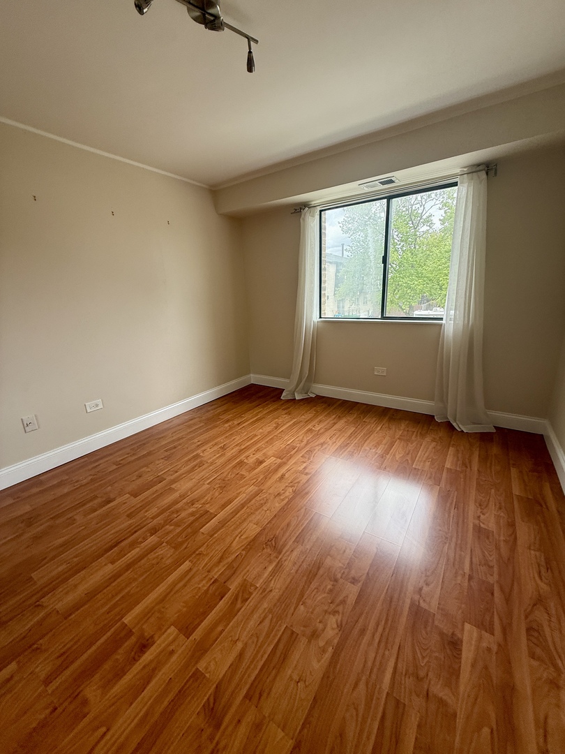 8901 S Roberts Road #203, Hickory Hills, IL 60457