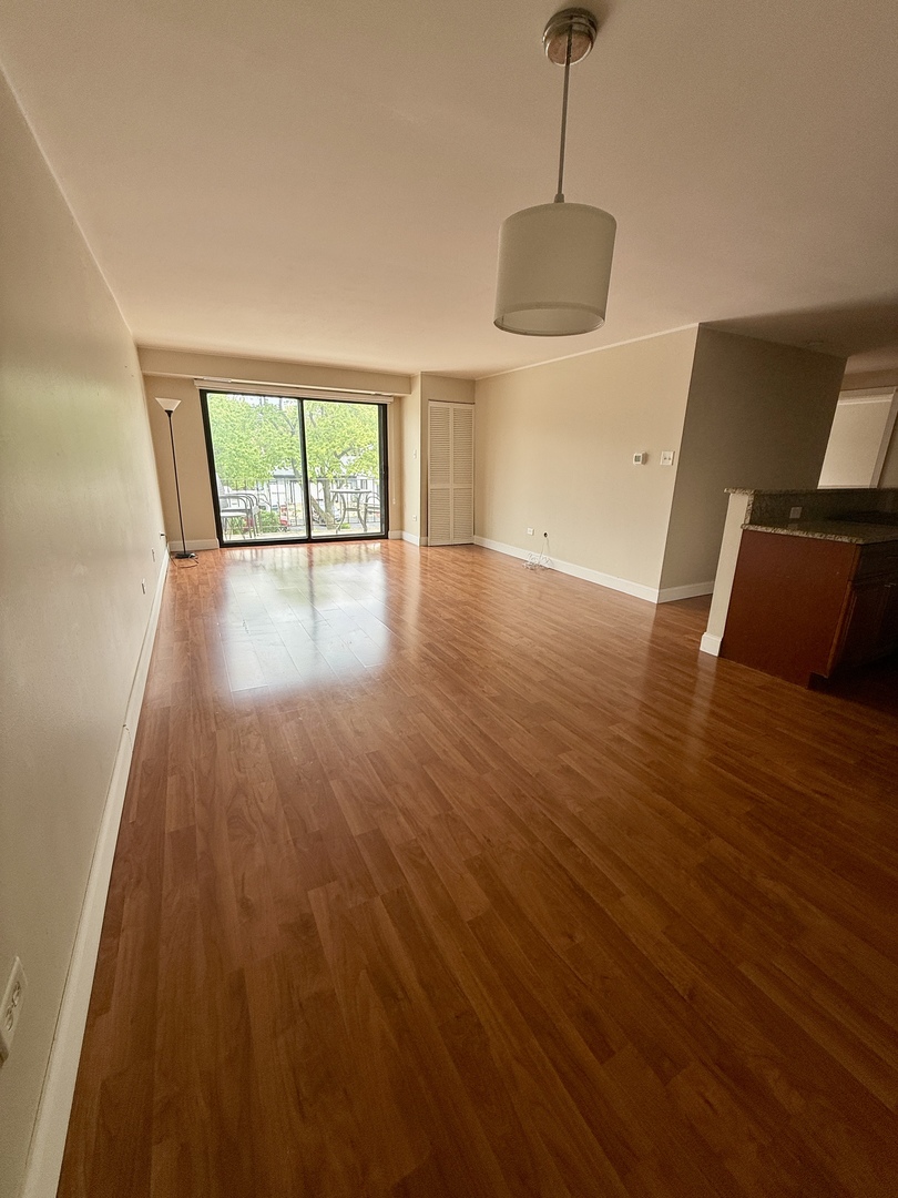 8901 S Roberts Road #203, Hickory Hills, IL 60457