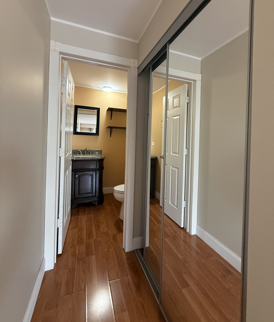 8901 S Roberts Road #203, Hickory Hills, IL 60457