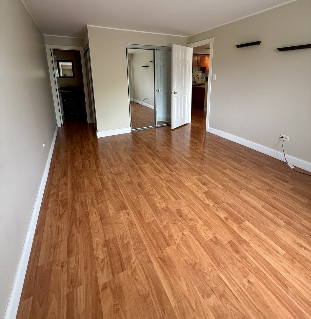 8901 S Roberts Road #203, Hickory Hills, IL 60457