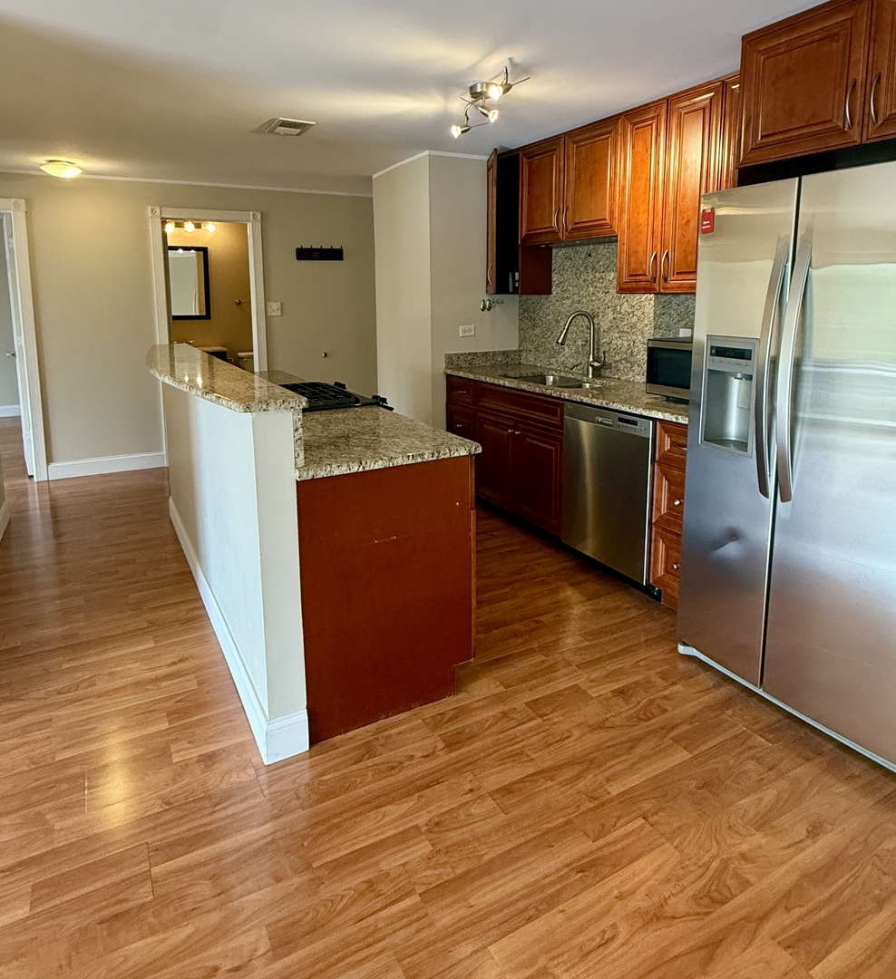 8901 S Roberts Road #203, Hickory Hills, IL 60457