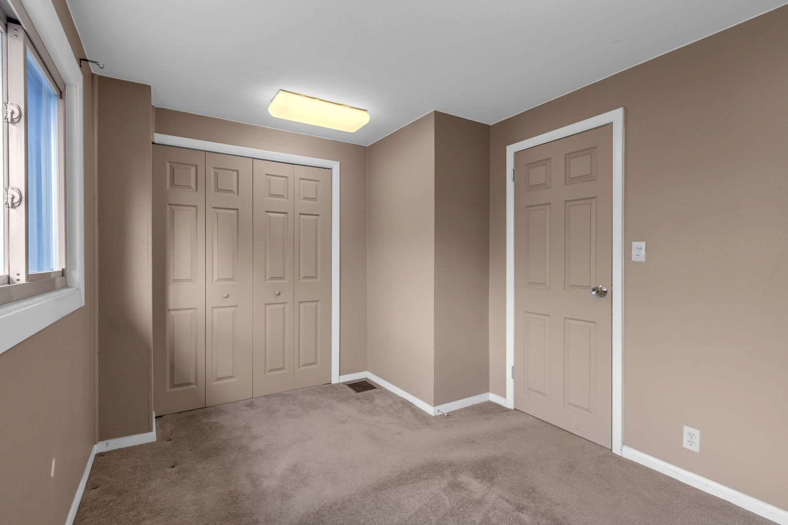 179 N Hampshire Avenue, Elmhurst, IL 60126