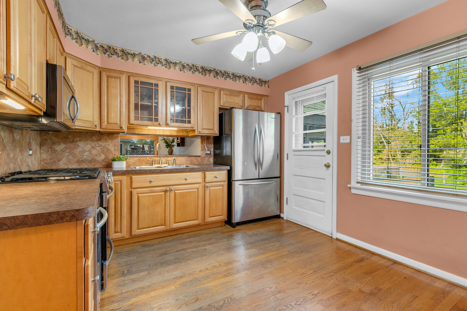 179 N Hampshire Avenue, Elmhurst, IL 60126