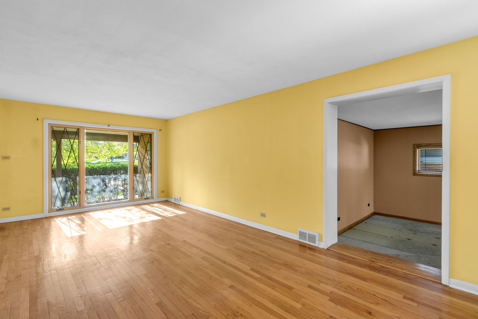 179 N Hampshire Avenue, Elmhurst, IL 60126