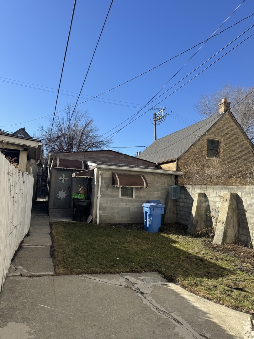 2620 S Sawyer Avenue, Chicago, IL 60623