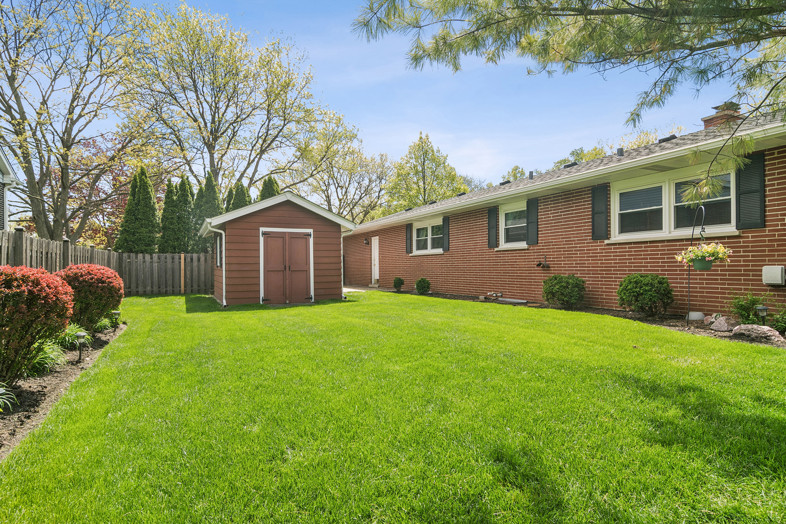 1600 E Linden Lane, Mount Prospect, IL 60056